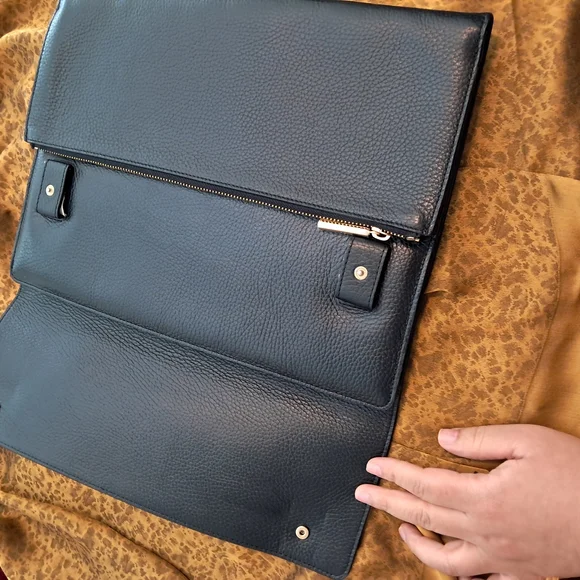 NWT Cuyana Black Pebbled Leather Laptop/ Tablet Sleeve - Picture 5 of 11